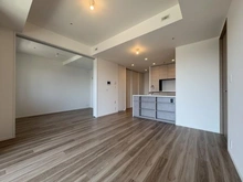 【東京都/中央区晴海】HARUMI FLAG SUN VILLAGE T棟 リビング・ダイニング：（奥）洋室