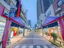【東京都/中央区月島】アイ・マークタワー 月島西仲通商店街（現地より約10m）