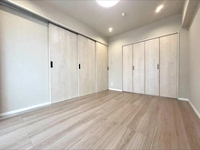 【東京都/中野区江古田】メイツ哲学堂公園 洋室：約6.0帖
※閉まっているバージョン