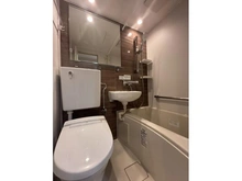 【東京都/港区六本木】グランメール六本木 3点ユニット：・洗面台
・浴室
・トイレ