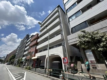 【東京都/港区南麻布】オリエンタル南麻布 外観：写真中央の白い建物