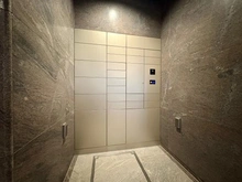 【東京都/港区六本木】ロイヤルシーズン六本木 宅配BOX