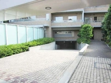【東京都/新宿区市谷砂土原町】パークハウス市谷砂土原町レフィナール 駐車場