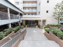 【東京都/新宿区新小川町】飯田橋第2パークファミリア アプローチ