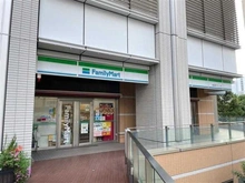 【東京都/千代田区富士見】プラウドタワー千代田富士見 ファミリーマート飯田橋プラーノ店（現地より約20m）：