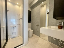 【東京都/文京区目白台】目白台豊坂グランドヒルズ シャワールーム・トイレ：洋室14.7帖　横