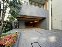 【東京都/千代田区飯田橋】アルビオ・ザ・タワー千代田飯田橋 駐車場アプローチ