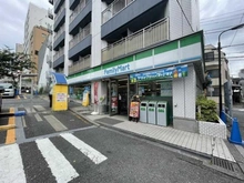 【東京都/新宿区南榎町】ロイヤルガーデン南榎 ファミリーマート牛込柳町駅前店（現地より約550m）