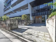 【東京都/新宿区北山伏町】フィース神楽坂 アプローチ