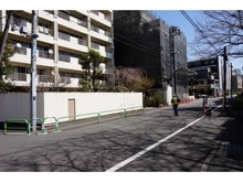 【東京都/新宿区市谷左内町】シャトー市ケ谷 前面道路
