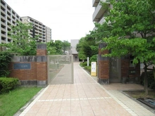 【大阪府/豊中市新千里東町】ローレルコート新千里東町あかしやの丘 I番館 エントランス