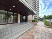 【大阪府/豊中市三和町】ロイヤルコート豊中壱番館 エントランス