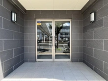 【大阪府/豊中市上野坂】ブランズ豊中上野坂駅前レジデンス エントランス：3階サブエントランス