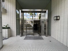 【大阪府/池田市城山町】インペリアル池田城山町 エントランス