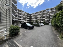 【大阪府/池田市城山町】インペリアル池田城山町 駐車場