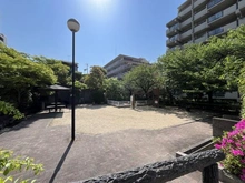 【大阪府/箕面市牧落】サンロイヤル箕面コスモ 2号館 敷地内
