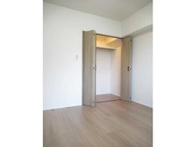 【大阪府/豊中市西緑丘】豊中緑ヶ丘サンハイツ D棟 洋室：※西側 約5.8帖