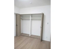 【大阪府/豊中市西緑丘】豊中緑ヶ丘サンハイツ D棟 洋室：※東側 約5.8帖