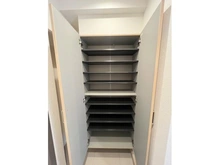 【大阪府/豊中市西緑丘】緑丘コータース 収納：下足入