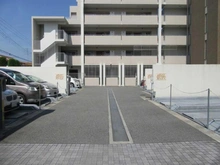 【大阪府/豊中市南桜塚】プラウド豊中南桜塚 駐車場