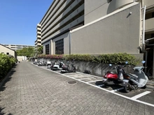 【大阪府/箕面市牧落】サンロイヤル箕面コスモ 2号館 駐輪場