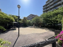 【大阪府/箕面市牧落】サンロイヤル箕面コスモ 2号館 敷地内