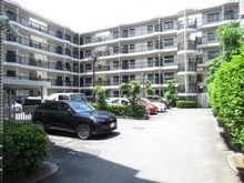 【大阪府/池田市城山町】インペリアル池田城山町 駐車場