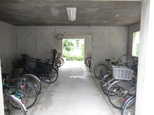 【大阪府/豊中市東泉丘】緑地公園グリーンハイツ 6号棟 駐輪場