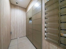 【東京都/西東京市ひばりが丘】プレミストひばりが丘シーズンビュー 宅配BOX：（手前）メールBOX