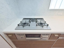 【東京都/練馬区光が丘】パークサイド光が丘 キッチン：三口コンロ