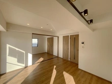 【東京都/台東区入谷】グランベル上野の杜 リビング・ダイニング：奥：洋室