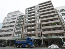 【東京都/台東区松が谷】シティ・フィールド上野NO.1 外観：左から3軒目
