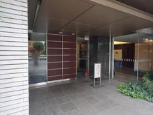 【東京都/世田谷区野沢】クレヴィア駒沢大学 エントランス：大規模修繕中