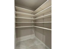 【埼玉県/さいたま市大宮区大門町】ライオンズヴィアーレ大宮 シューズインクローゼット：ベビーカーなどもすっきり収納できます。