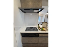 【埼玉県/春日部市中央】クラーク春日部弐番館 キッチン：三口コンロ