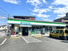 【東京都/昭島市武蔵野】ザ・バーデン昭島ペイ・サージュ ファミリーマート 昭島武蔵野店（現地より約800m）：