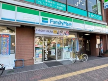 【東京都/昭島市昭和町】シェモア昭島館 ファミリーマート昭島駅前店（現地より約97m）：