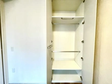 【東京都/八王子市八幡町】オーベルグランディオ八王子エアーズ 洋室：収納部分（洋室約5.0帖）