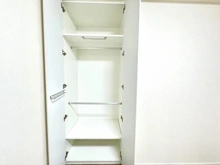 【東京都/八王子市八幡町】オーベルグランディオ八王子エアーズ サービスルーム（納戸）：収納部分（サービスルーム約5.0帖）