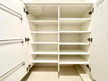 【東京都/八王子市八幡町】オーベルグランディオ八王子エアーズ 玄関：下足入