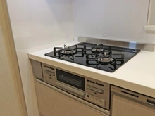 【東京都/昭島市武蔵野】ライオンズマンション昭島 キッチン：三口コンロ