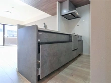 【東京都/東村山市富士見町】ヴィラージュ・ヴェール 3番館 キッチン：収納