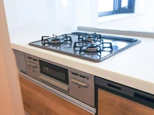 【東京都/昭島市美堀町】西武拝島ハイツ 2号棟 キッチン：三口コンロ