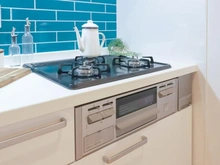 【東京都/昭島市松原町】センチュリー昭島 キッチン：三口コンロ