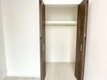 【東京都/八王子市八日町】ビュータワー八王子 収納：洋室（約5.4帖）