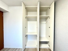 【東京都/東大和市桜が丘】グランドメゾン玉川上水センタースクエア 収納：洋室（約5.0帖）