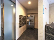 【東京都/立川市錦町】グランパーク立川 宅配BOX・メールBOX：エントランス部分
