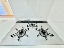 【東京都/八王子市旭町】ファミールスクエア八王子 キッチン：ガラストップ3口コンロ