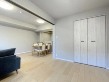 【東京都/八王子市八日町】ダイアパレスクレセール八王子 洋室：約6.0帖
（左）リビングダイニング