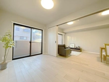 【東京都/八王子市八日町】ダイアパレスクレセール八王子 洋室：約6.0帖
（右）リビングダイニング